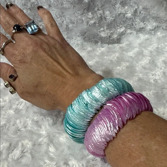 Colorful Shell Bracelets - Picture 2 of 2